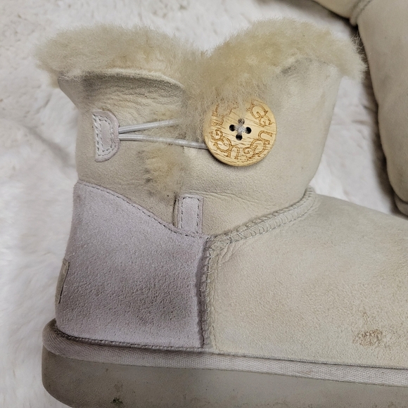 Ugg Australia Sand stone Mini Bailey Button Ugg Boot Size 8 - Picture 2 of 8